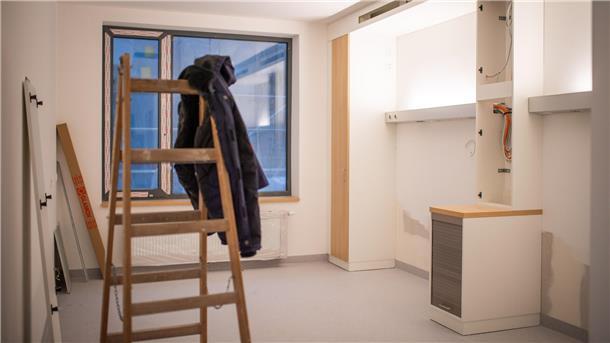 Zwei parallel verlaufende Gänge in Ost und West umfassen das Erdgeschoss der Kinderklinik.