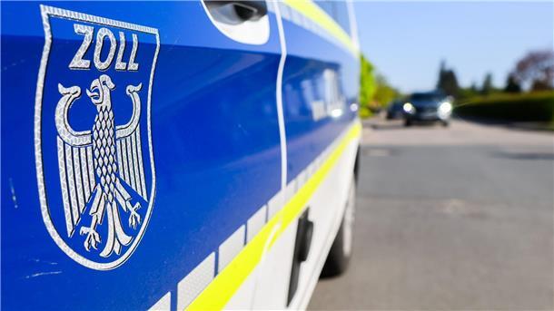 Männer mit 30 Kilo Marihuana im Auto gestoppt Zwei Reisetaschen mit Marihuana fanden die Zöllner bei der Fahrzeugkontrolle. (Symbolbild)