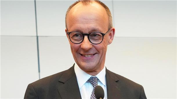 Merz mit 98 Prozent als Unionsfraktionschef bestätigt Zwei Tage nach der Bundestagswahl hat die CDU/CSU-Fraktion Friedrich Merz erneut zum Vorsitzenden gewählt. Sollte er Bundeskanzler werden, muss die Fraktion einen neuen Chef bestimmen.