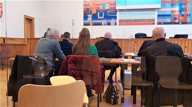 Schleusertum: Bauunternehmer aus Bederkesa vor Gericht Gerichtsverhandlung vor der Großen Wirtschaftskammer des Landgerichts Stade.