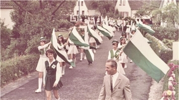 Zwischen 1962 und dem Jahr 2000 organisierten die Leherheider ihren großen Umzug zum Heidjerfest, hier ein undatiertes Bild aus privatem Album vermutlich aus den 80er Jahren.
