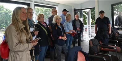 Darauf achten Richter und Stewards bei den Elmloher Reitertagen Zwischen dem Hauptspringplatz und dem Abreiteplatz ist ein moderner Richtersturm erbaut worden. Von oben hatten die NZ-Leser einen besonderen Blick auf das Turniergeschehen.
