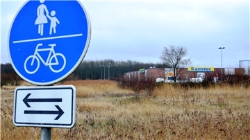 Zwischen Nordsee-Center und B212 soll das neue Einkaufszentrum entstehen.