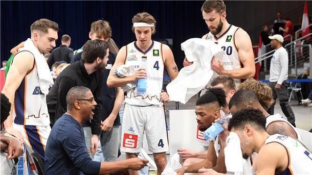 Zwischendurch musste Trainer Steven Key seinen Spieler ordentlich die Leviten lesen. Die Eisbären Bremerhaven setzten sich erst nach einer Leistungssteigerung im zweiten Durchgang bei den Paderborn Baskets durch.